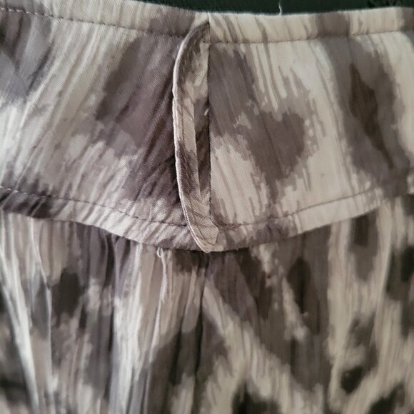 Ladies Knee Length Skirt with all over pattern-three patterns - Picture 4 of 6